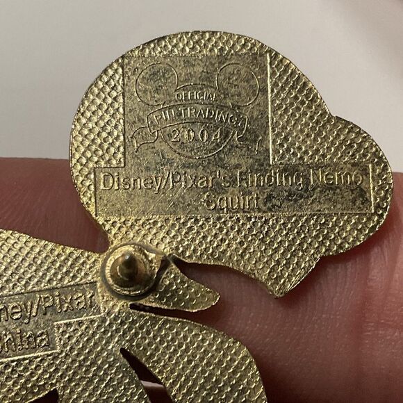 Disney/Pixar Finding Nemo Squirt Pin – Official 2004 Trading Collectible - Picture 5 of 6